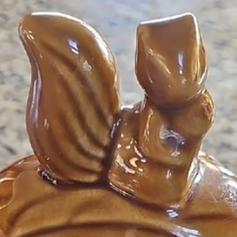 Vintage lidded 2 piece Ceramic Squirrel Acorn walnut Dish Container - Picture 10 of 10